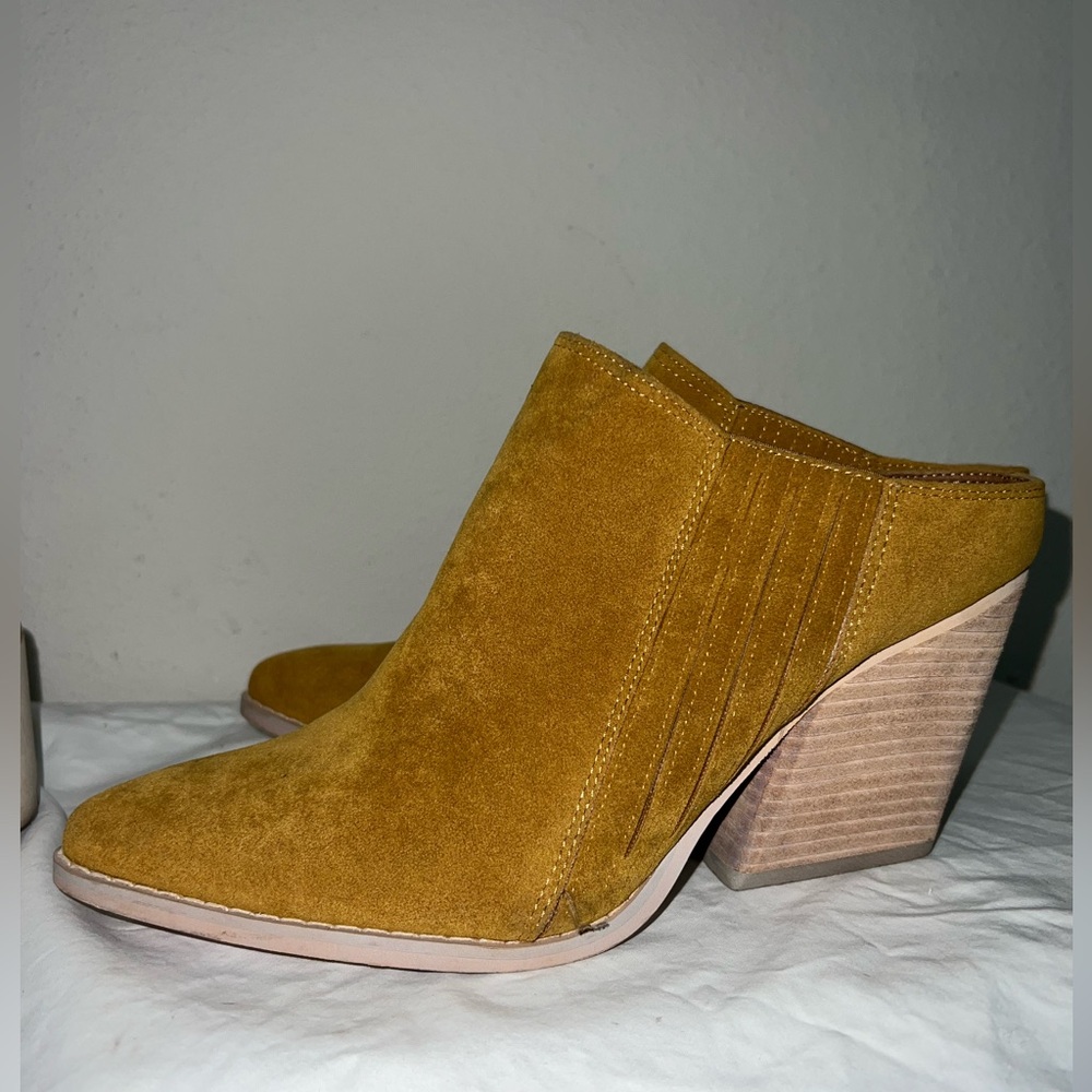 Mi.im Women’s Yellow tan Suede Mule Boots – Size 8